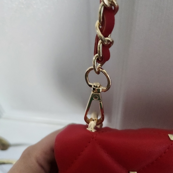 Badgley Mischka Red Quilted Leather Shoulder Bag with Chain Detail - Picture 7 of 9